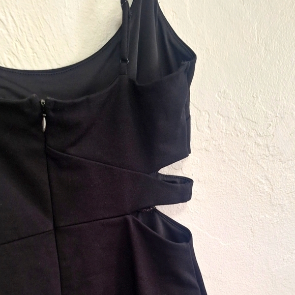 Guess Elegant Black Side Cut-Out Bodycon Women's Mini Dress Size S NWOT - Picture 6 of 9